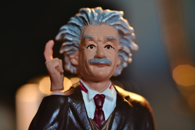 アインシュタインの人形の写真